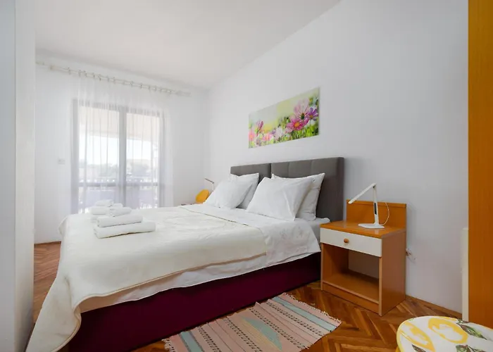 Ana With Terrace & Pet-friendly *