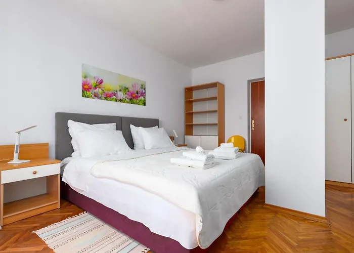 Apartment Ana With Terrace & Pet-friendly Porec