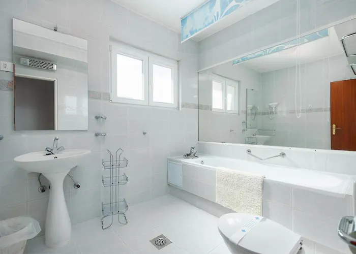 Ana With Terrace & Pet-friendly Apartment Porec