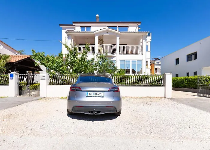 Ana With Terrace & Pet-friendly Apartment Porec