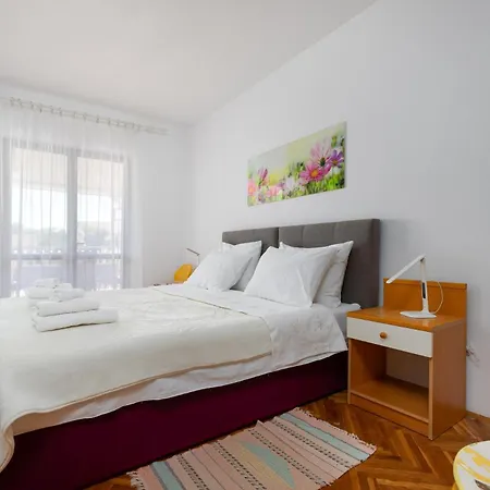 Ana With Terrace & Pet-friendly *