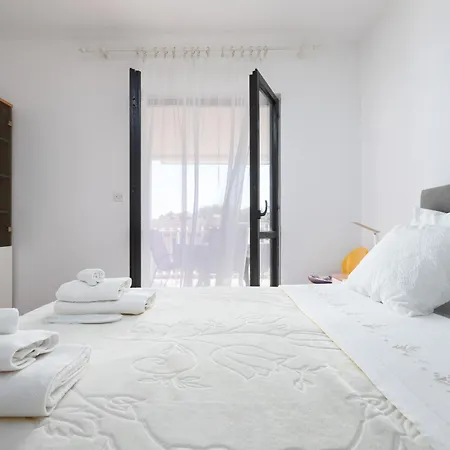 Apartman Ana With Terrace & Pet-friendly