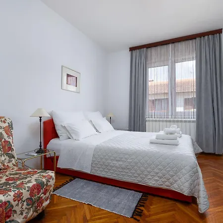 Ana With Terrace & Pet-friendly *