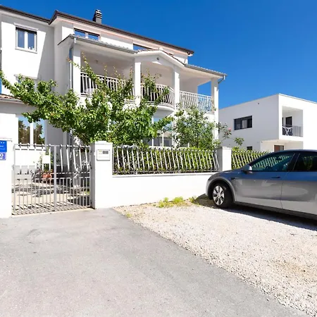 Ana With Terrace & Pet-friendly