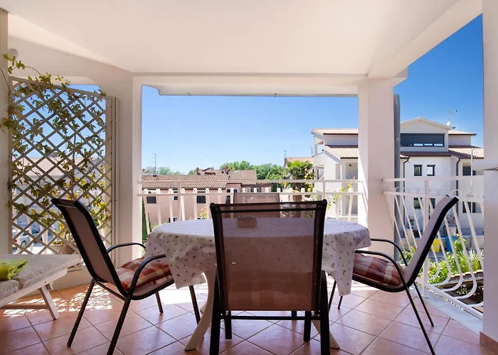 Ana With Terrace & Pet-friendly Apartman Poreč