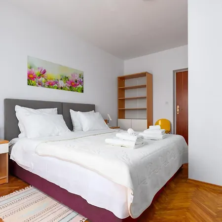 Daire Ana With Terrace & Pet-friendly Poreč