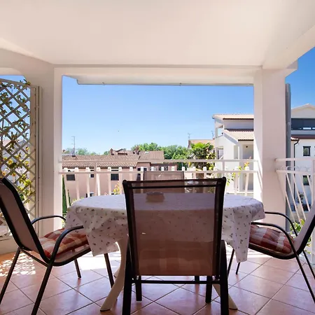 Ana With Terrace & Pet-friendly Daire Poreč
