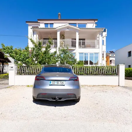 Ana With Terrace & Pet-friendly Lejlighed Poreč